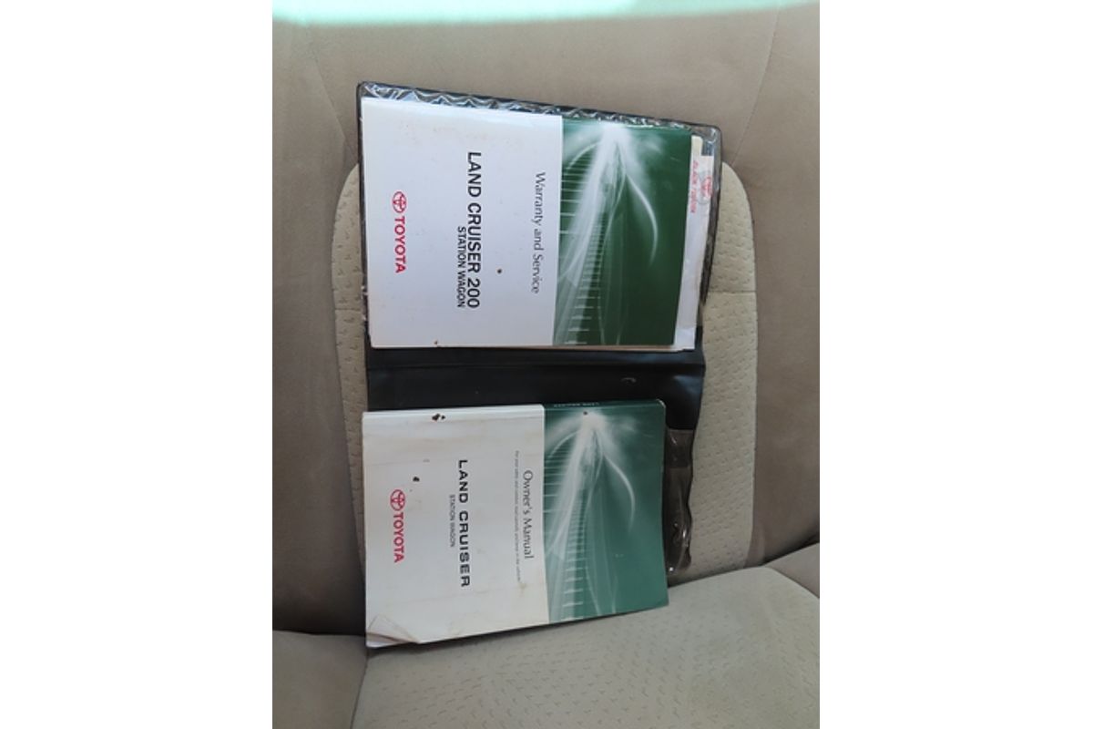 2010 Toyota Landcruiser GXL UZJ200R