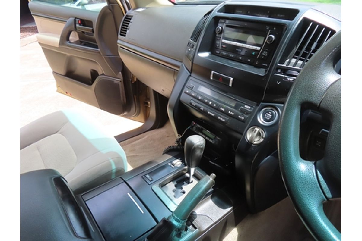 2010 Toyota Landcruiser GXL UZJ200R