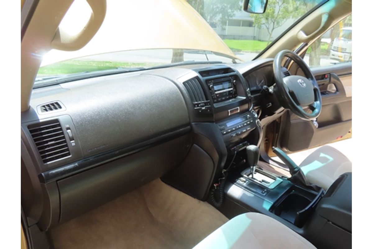 2010 Toyota Landcruiser GXL UZJ200R