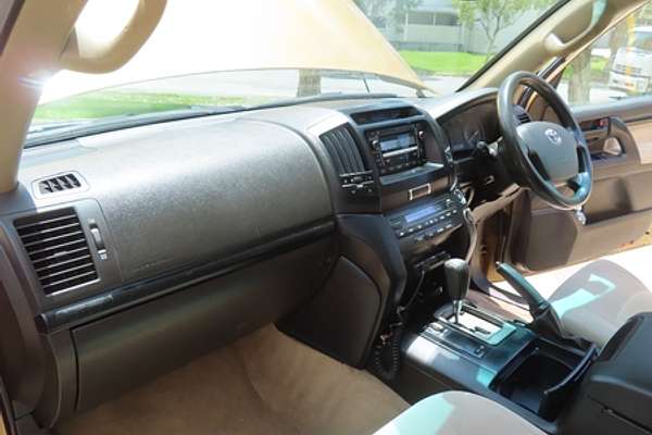 2010 Toyota Landcruiser GXL UZJ200R