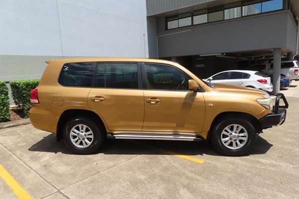 2010 Toyota Landcruiser GXL UZJ200R