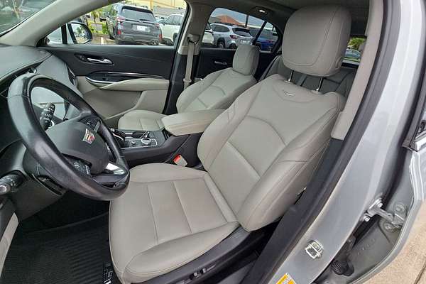 2022 Cadillac XT4 FWD Luxury