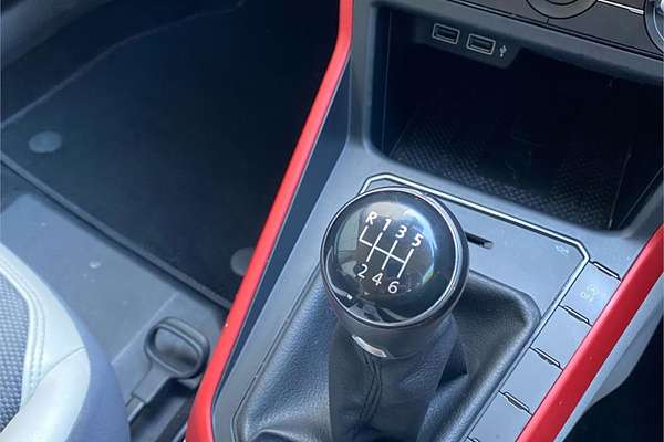 2018 Volkswagen Polo beats AW