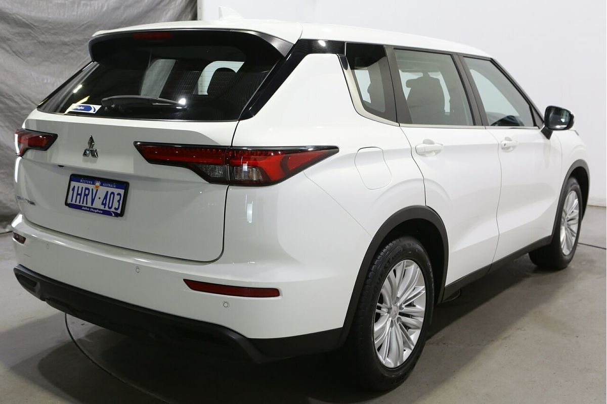 2022 Mitsubishi Outlander ES ZM