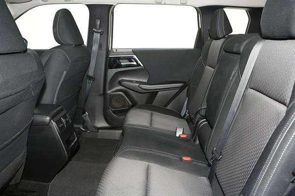 2022 Mitsubishi Outlander ES ZM