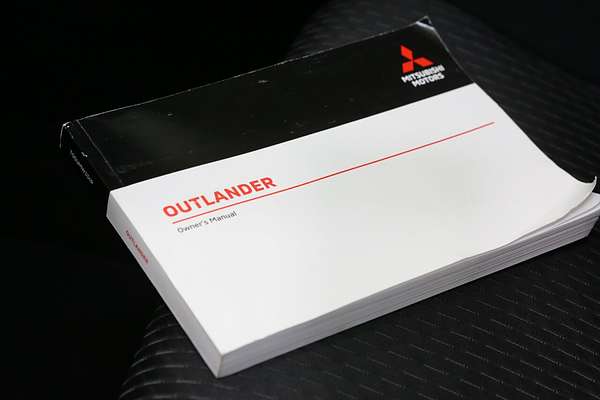 2022 Mitsubishi Outlander ES ZM