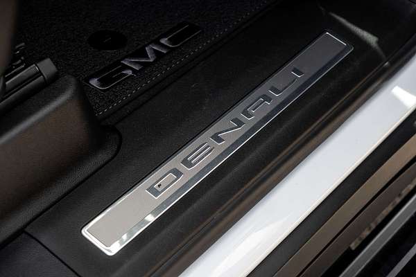 2025 GMC Yukon Denali T1