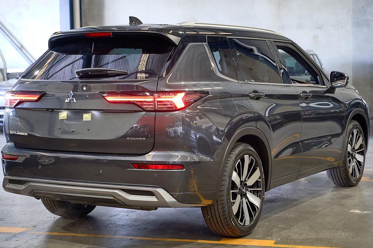 2025 Mitsubishi Outlander Exceed Tourer ZM