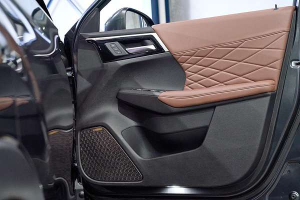 2025 Mitsubishi Outlander Exceed Tourer ZM