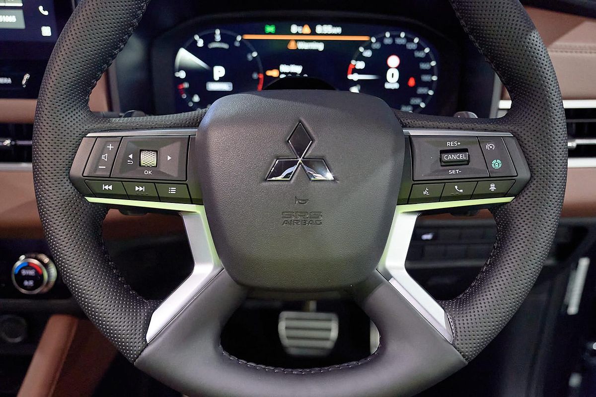 2025 Mitsubishi Outlander Exceed Tourer ZM