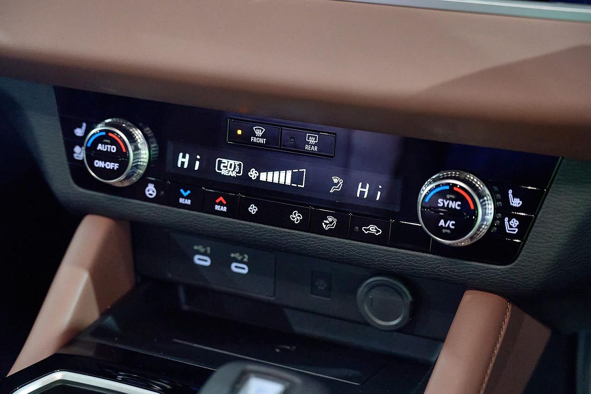 2025 Mitsubishi Outlander Exceed Tourer ZM