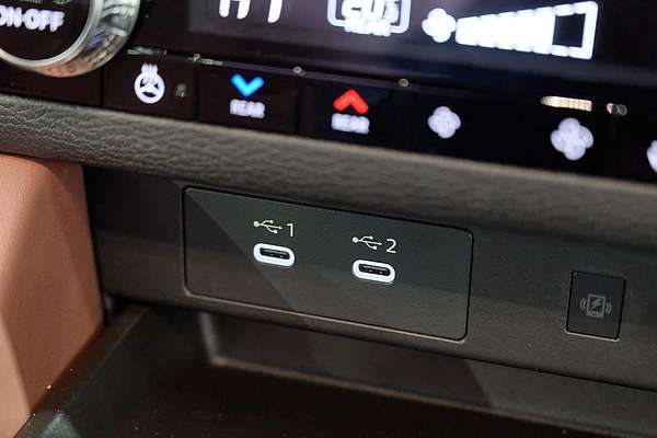 2025 Mitsubishi Outlander Exceed Tourer ZM