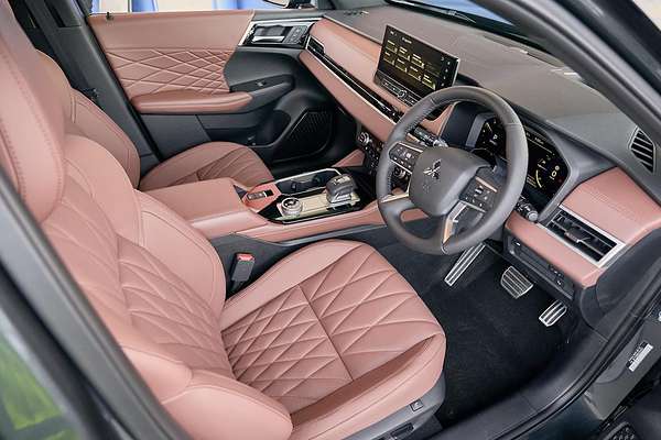 2025 Mitsubishi Outlander Exceed Tourer ZM