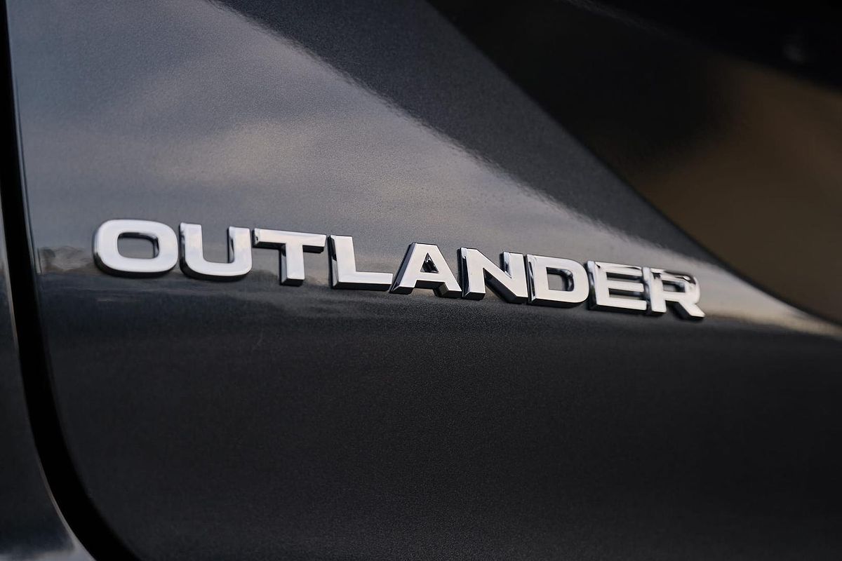 2025 Mitsubishi Outlander Exceed Tourer ZM