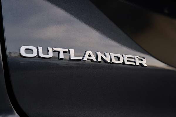 2025 Mitsubishi Outlander Exceed Tourer ZM