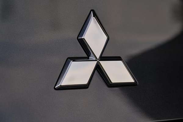 2025 Mitsubishi Outlander Exceed Tourer ZM