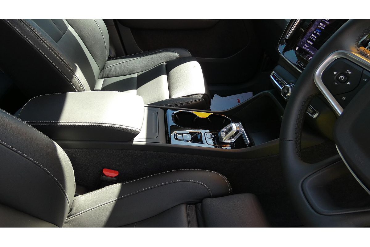 2024 Volvo XC40 Plus B4