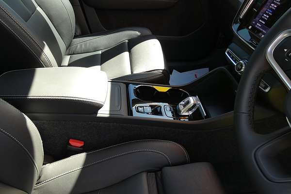 2024 Volvo XC40 Plus B4