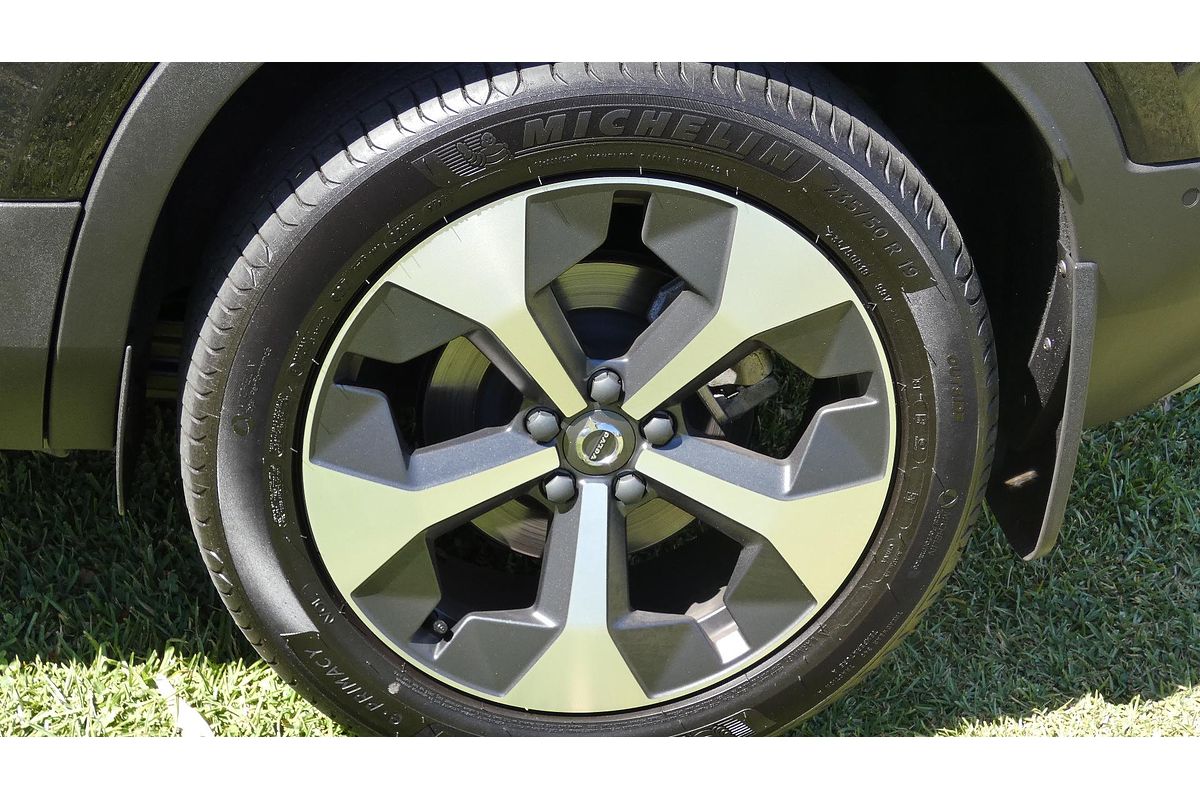 2024 Volvo XC40 Plus B4