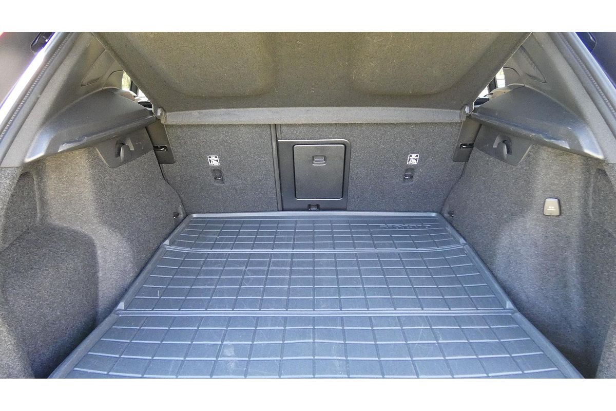 2024 Volvo XC40 Plus B4