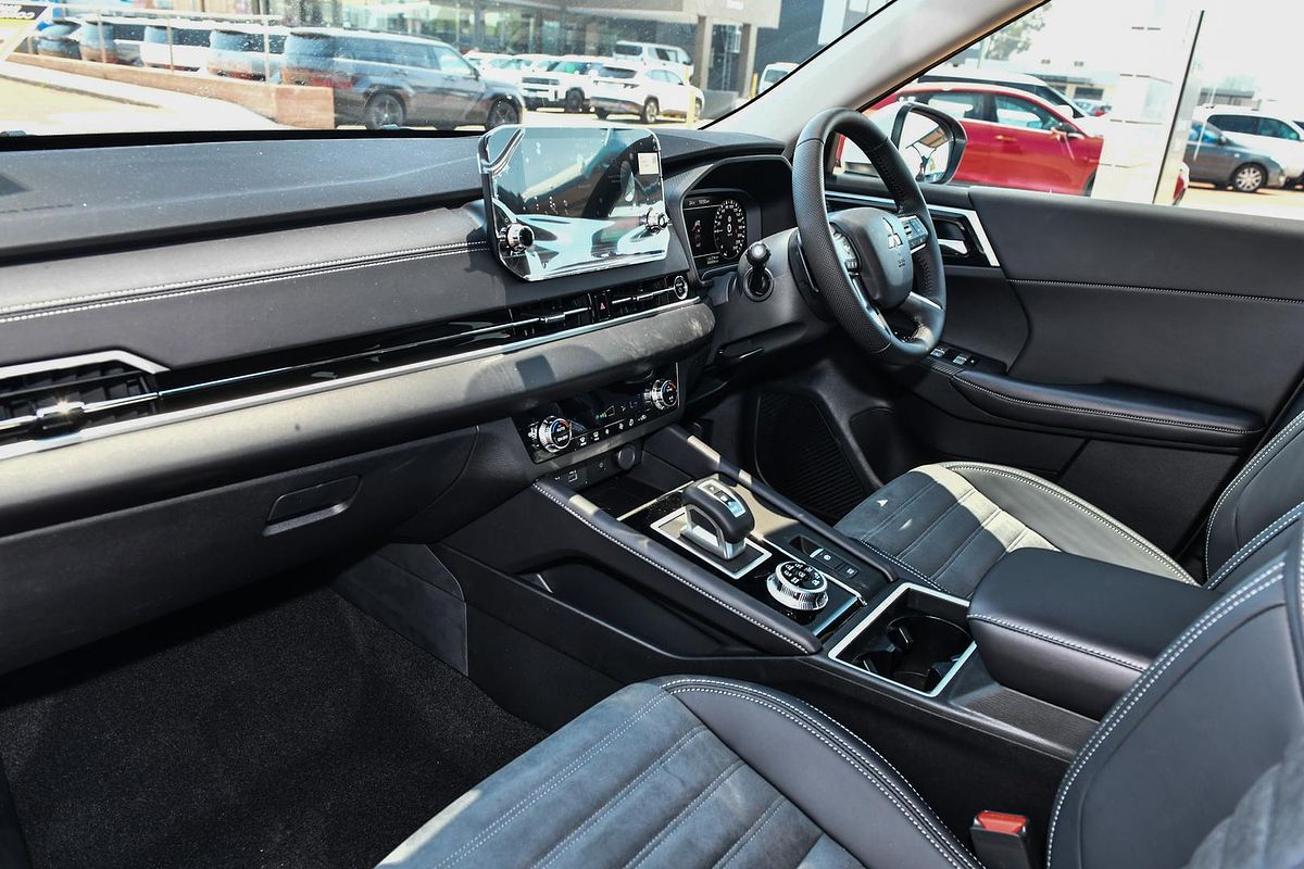 2025 Mitsubishi Outlander PHEV Aspire ZM