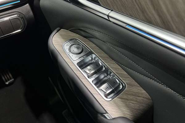 2025 GWM Tank 500 Ultra Hi4-T PHEV P03