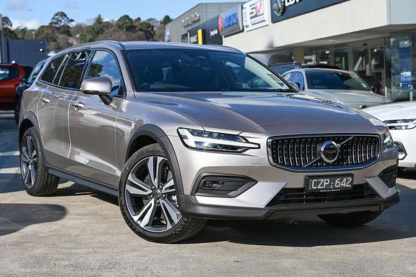 2024 Volvo V60 Cross Country Ultimate B5 Bright