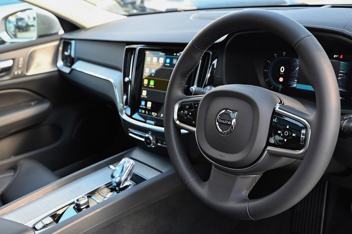 2024 Volvo V60 Cross Country Ultimate B5 Bright