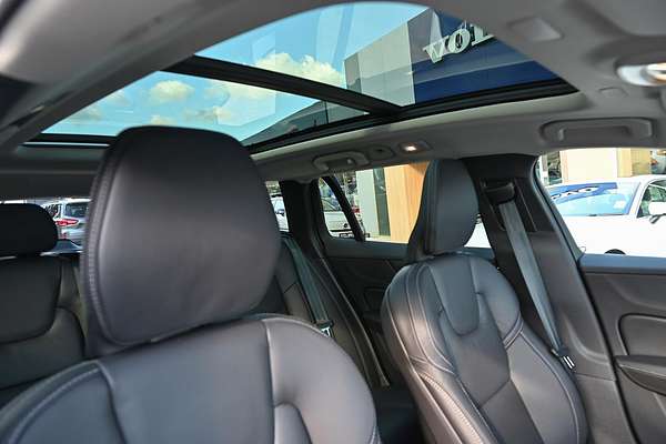 2024 Volvo V60 Cross Country Ultimate B5 Bright