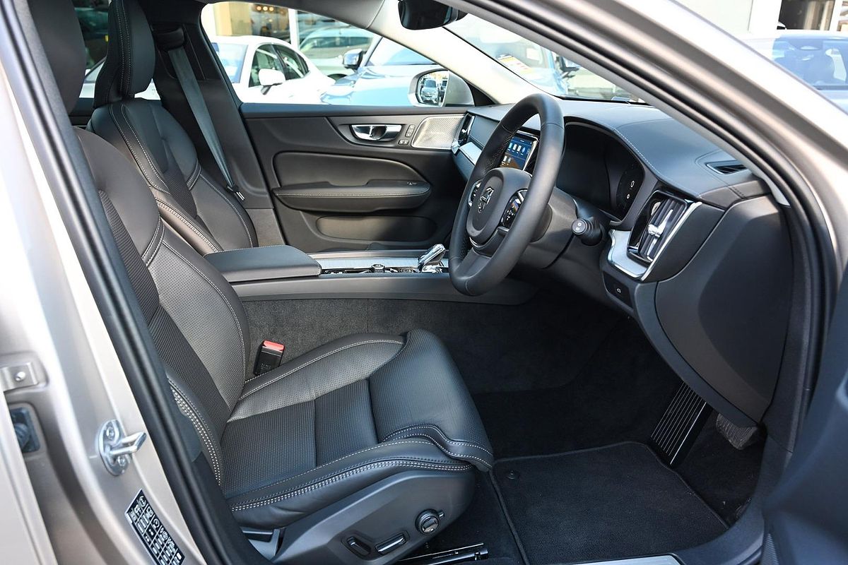 2024 Volvo V60 Cross Country Ultimate B5 Bright