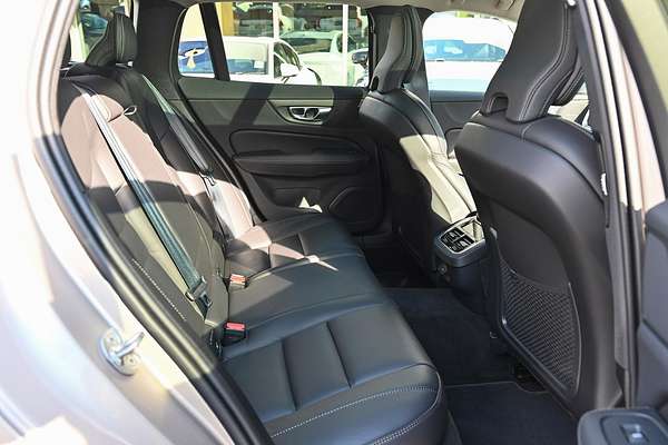 2024 Volvo V60 Cross Country Ultimate B5 Bright