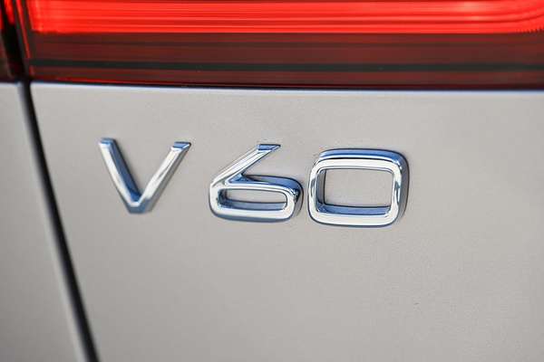 2024 Volvo V60 Cross Country Ultimate B5 Bright