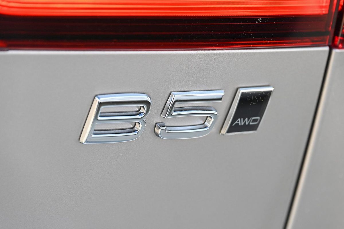 2024 Volvo V60 Cross Country Ultimate B5 Bright