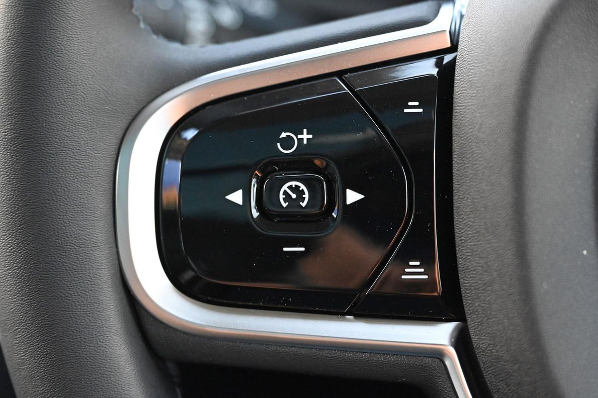 2024 Volvo V60 Cross Country Ultimate B5 Bright