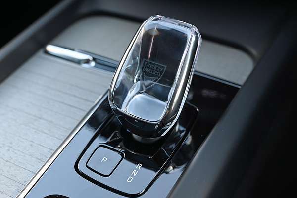 2024 Volvo V60 Cross Country Ultimate B5 Bright