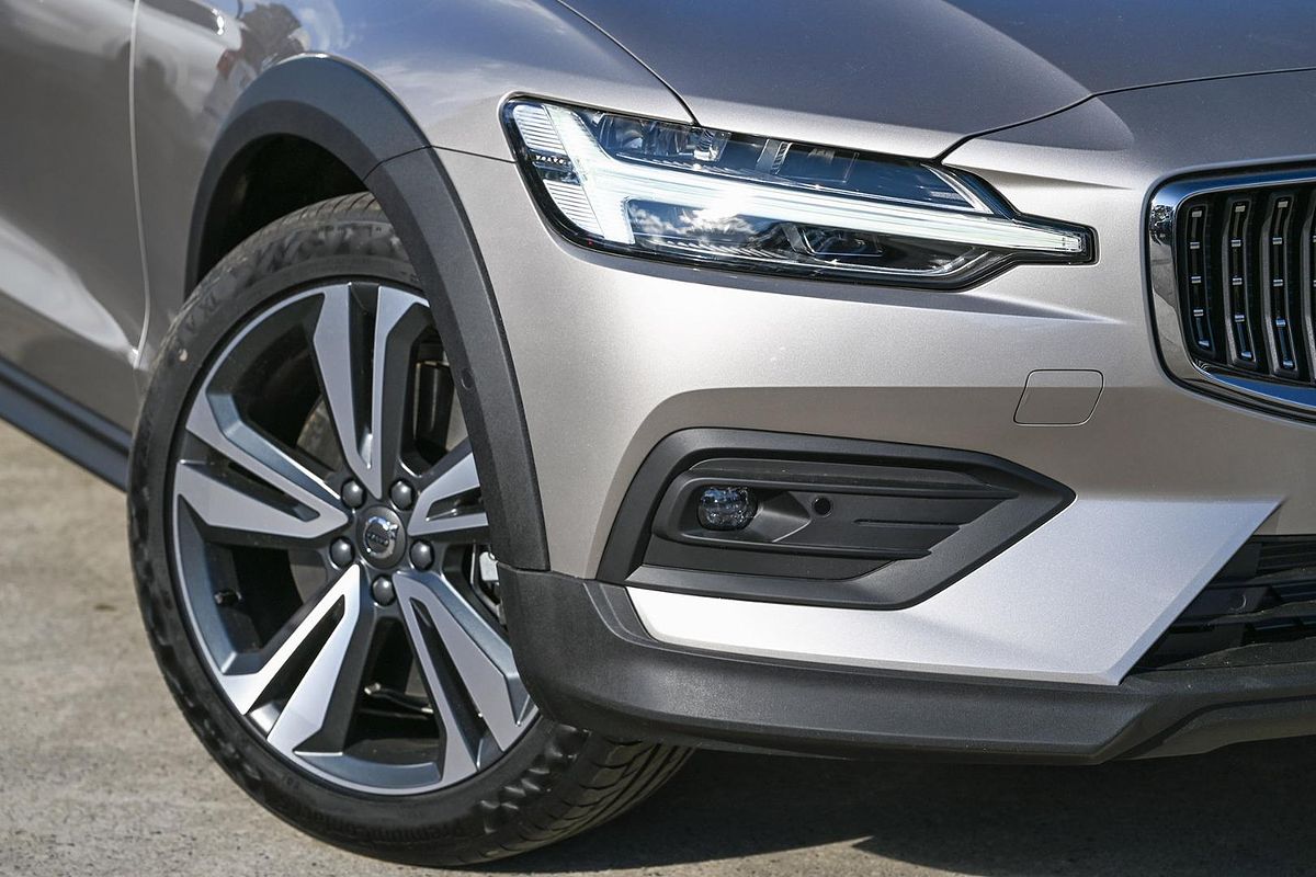 2024 Volvo V60 Cross Country Ultimate B5 Bright