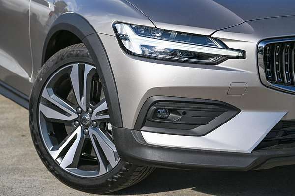 2024 Volvo V60 Cross Country Ultimate B5 Bright