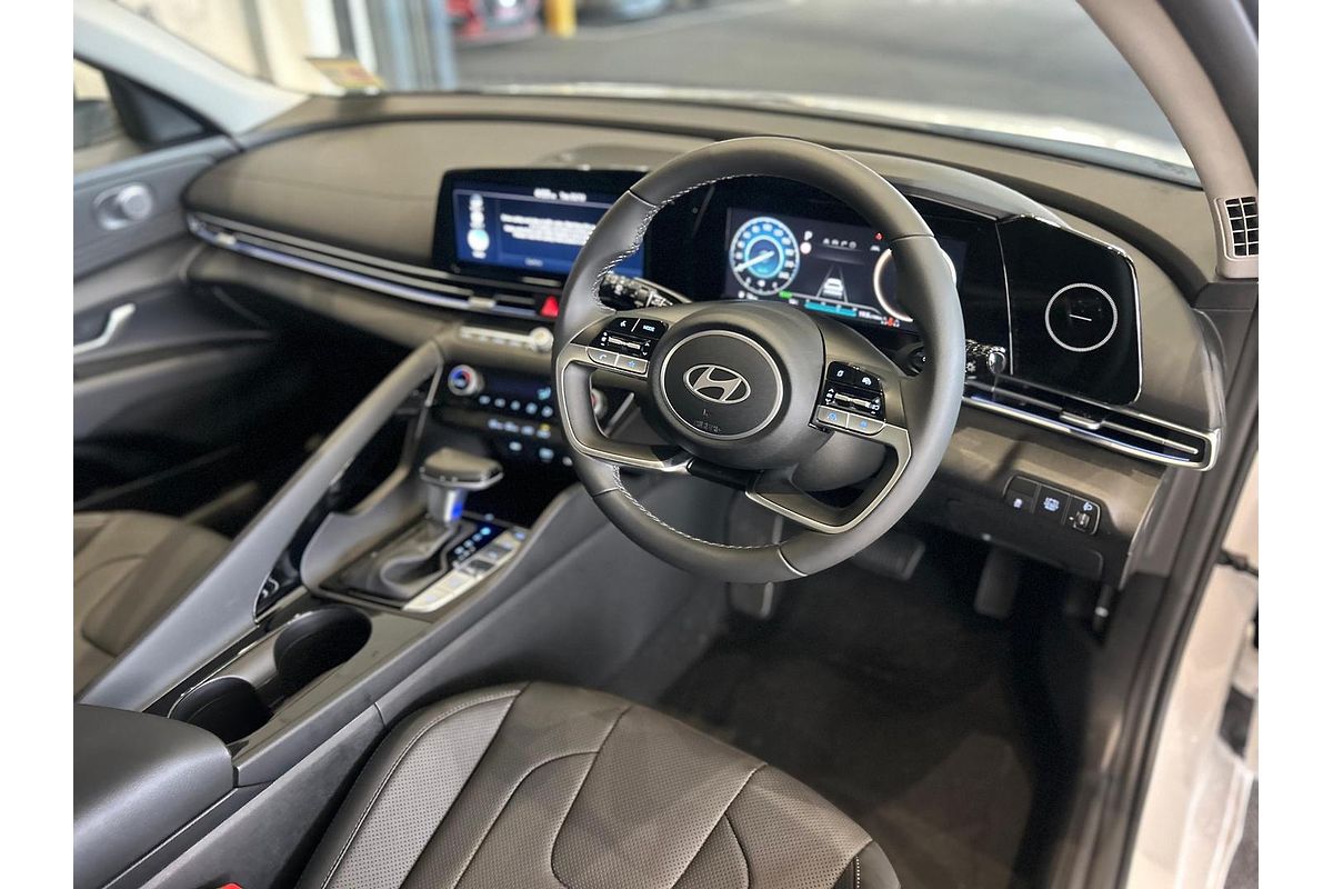 2025 Hyundai i30 Elite Hybrid CN7.V2