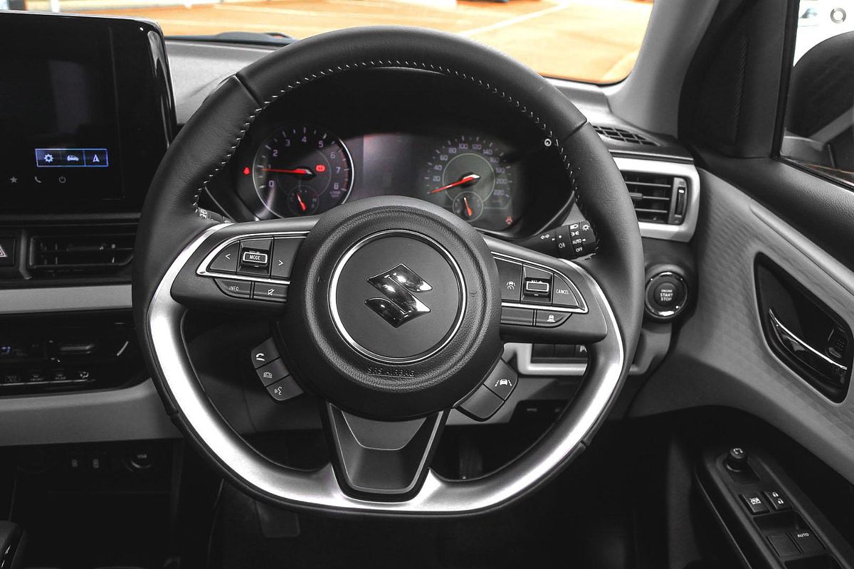 2025 Suzuki Swift Hybrid Plus UZ