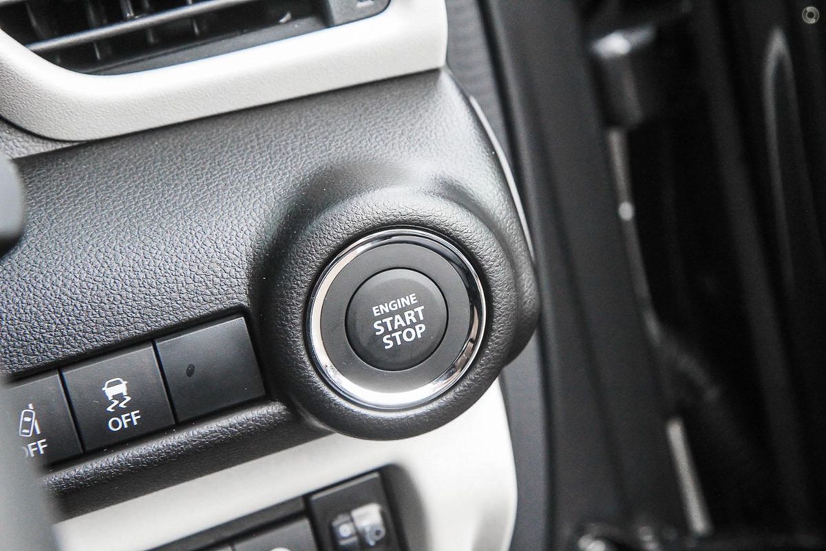 2025 Suzuki Swift Hybrid Plus UZ