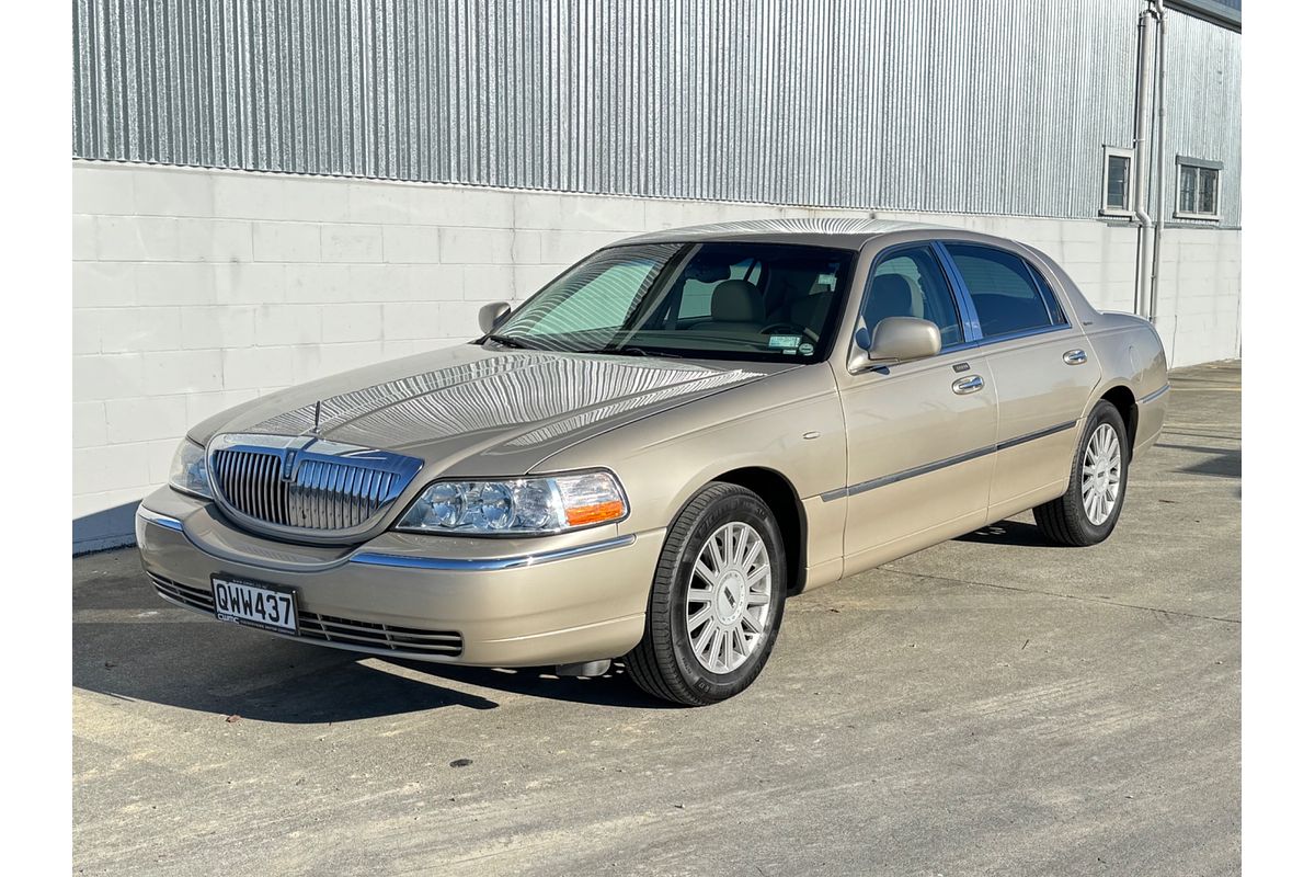 2004 Lincoln TOWNCAR SIGNATURE