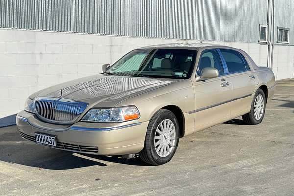 2004 Lincoln TOWNCAR SIGNATURE