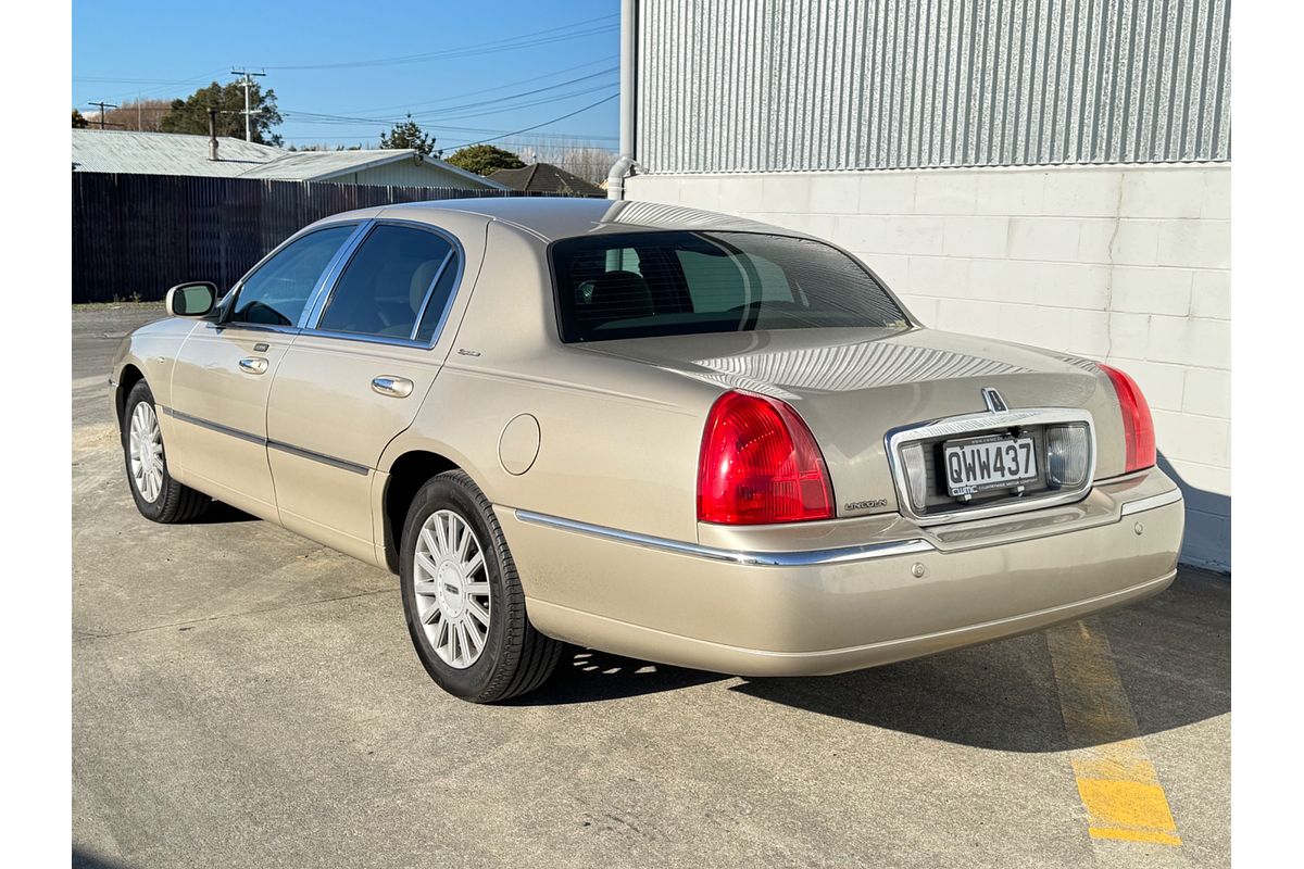 2004 Lincoln TOWNCAR SIGNATURE