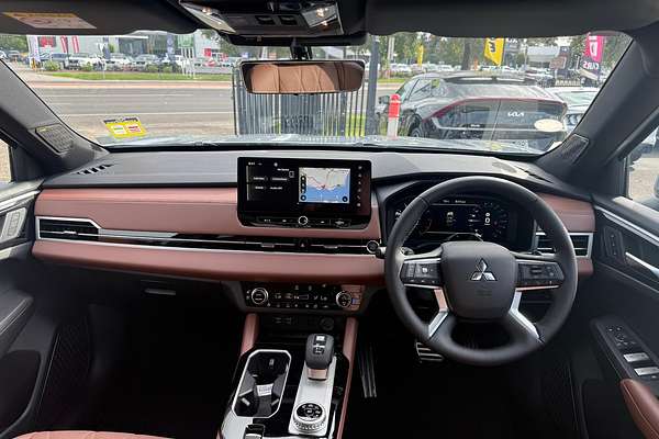 2025 Mitsubishi Outlander Exceed Tourer ZM