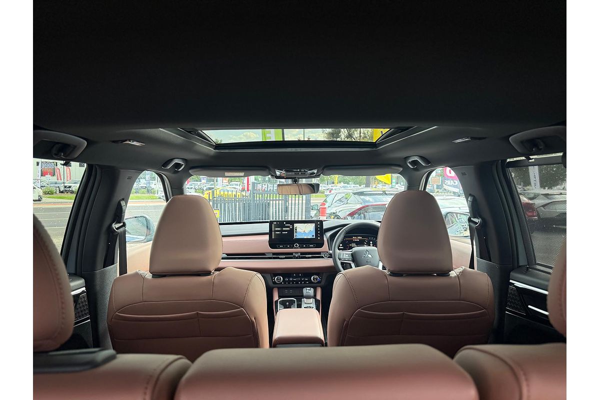 2025 Mitsubishi Outlander Exceed Tourer ZM