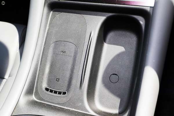 2025 MG IM5 Premium P12L