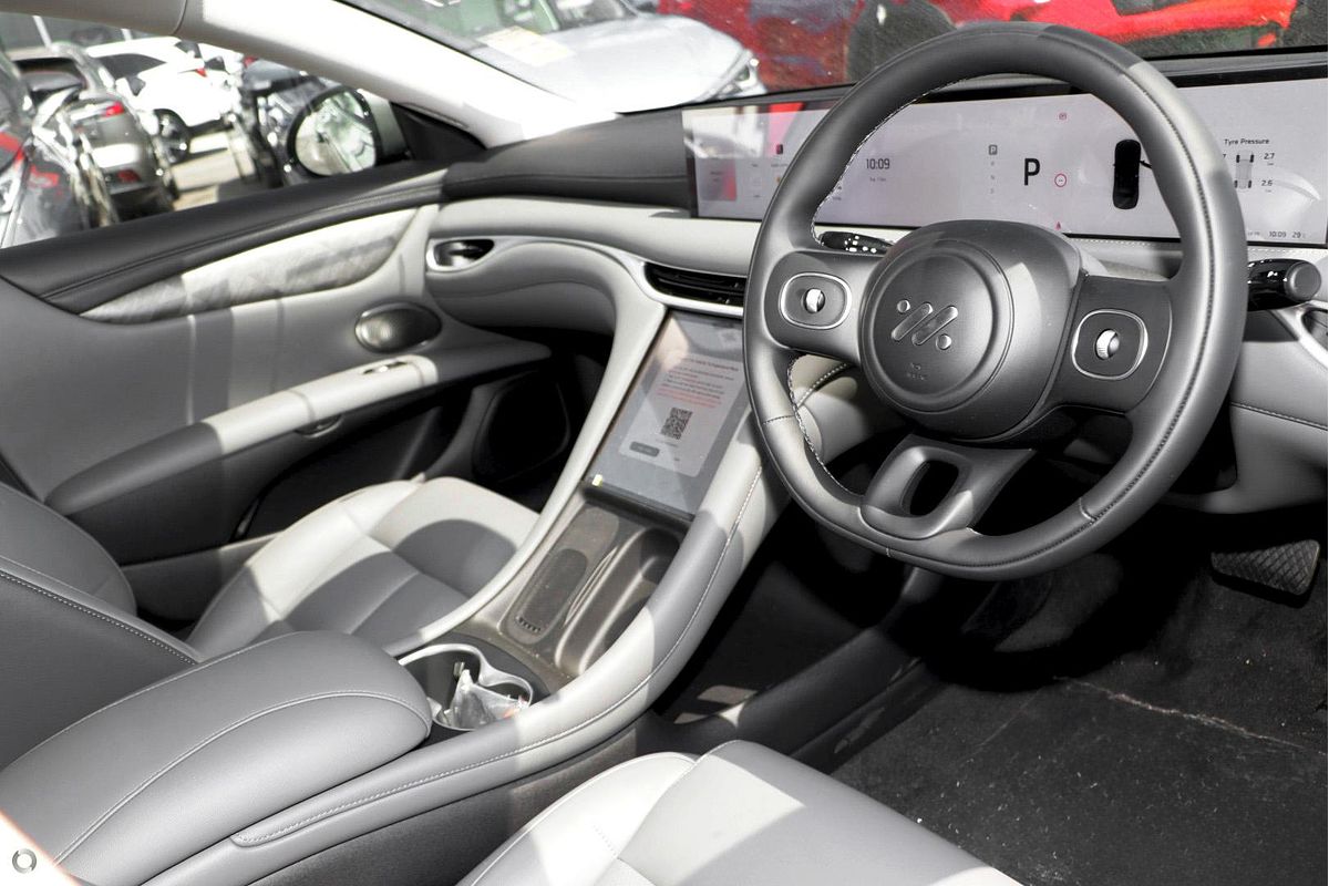 2025 MG IM5 Premium P12L