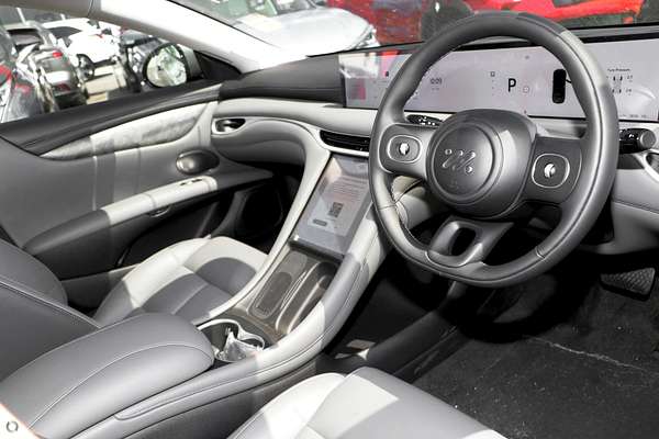 2025 MG IM5 Premium P12L