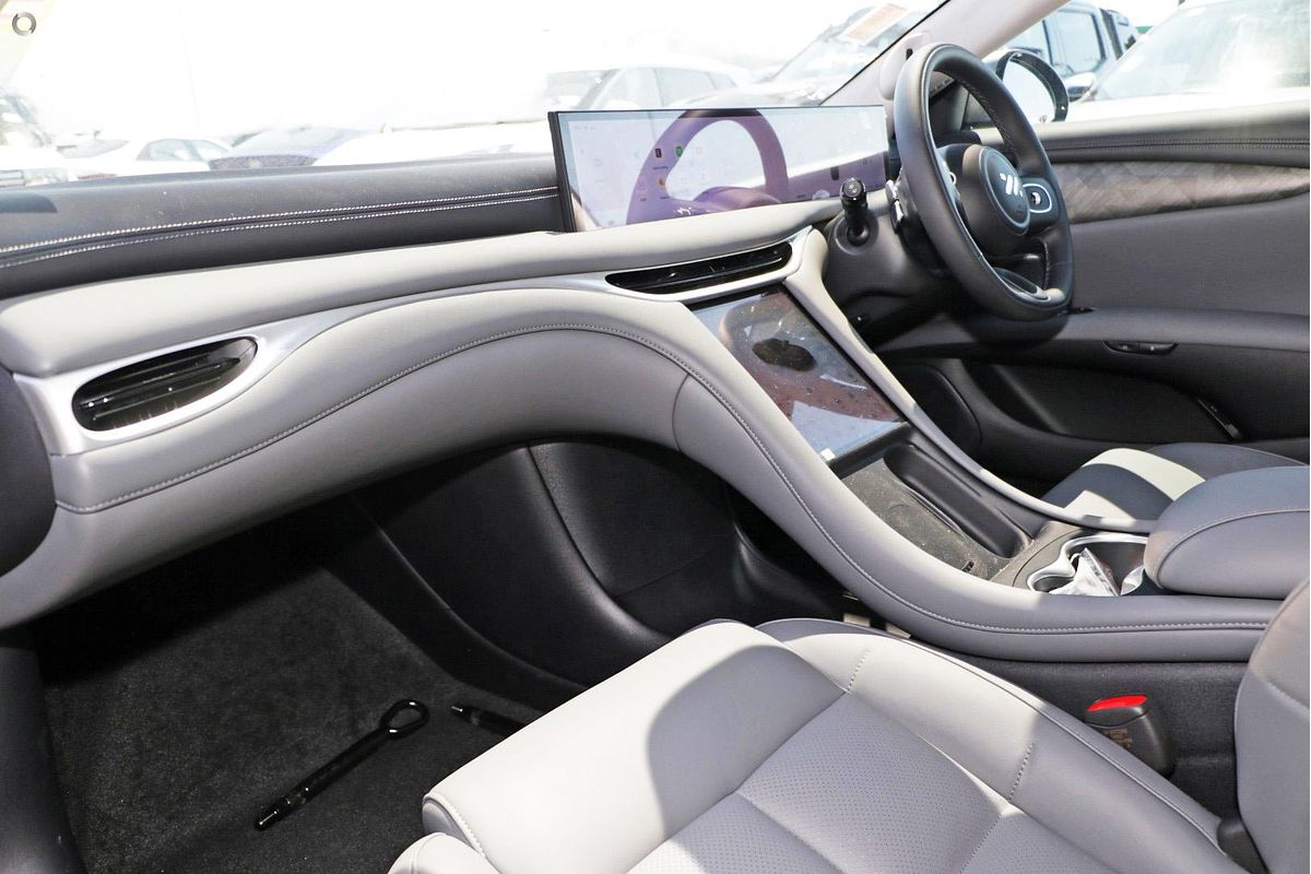 2025 MG IM5 Premium P12L