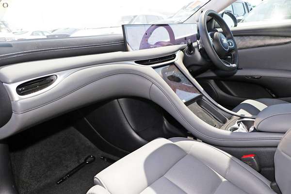 2025 MG IM5 Premium P12L